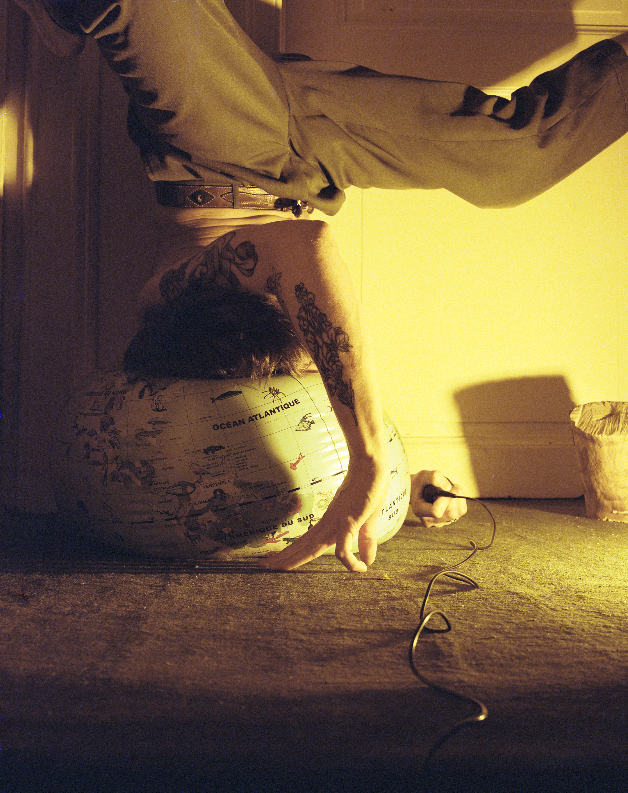 Globe, Autoportrait